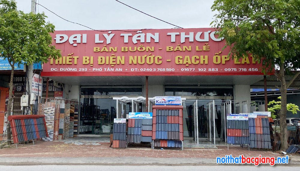 Cửa hàng gạch ốp lát tbvs Tân Thương ở Yên Dũng, Bắc Giang